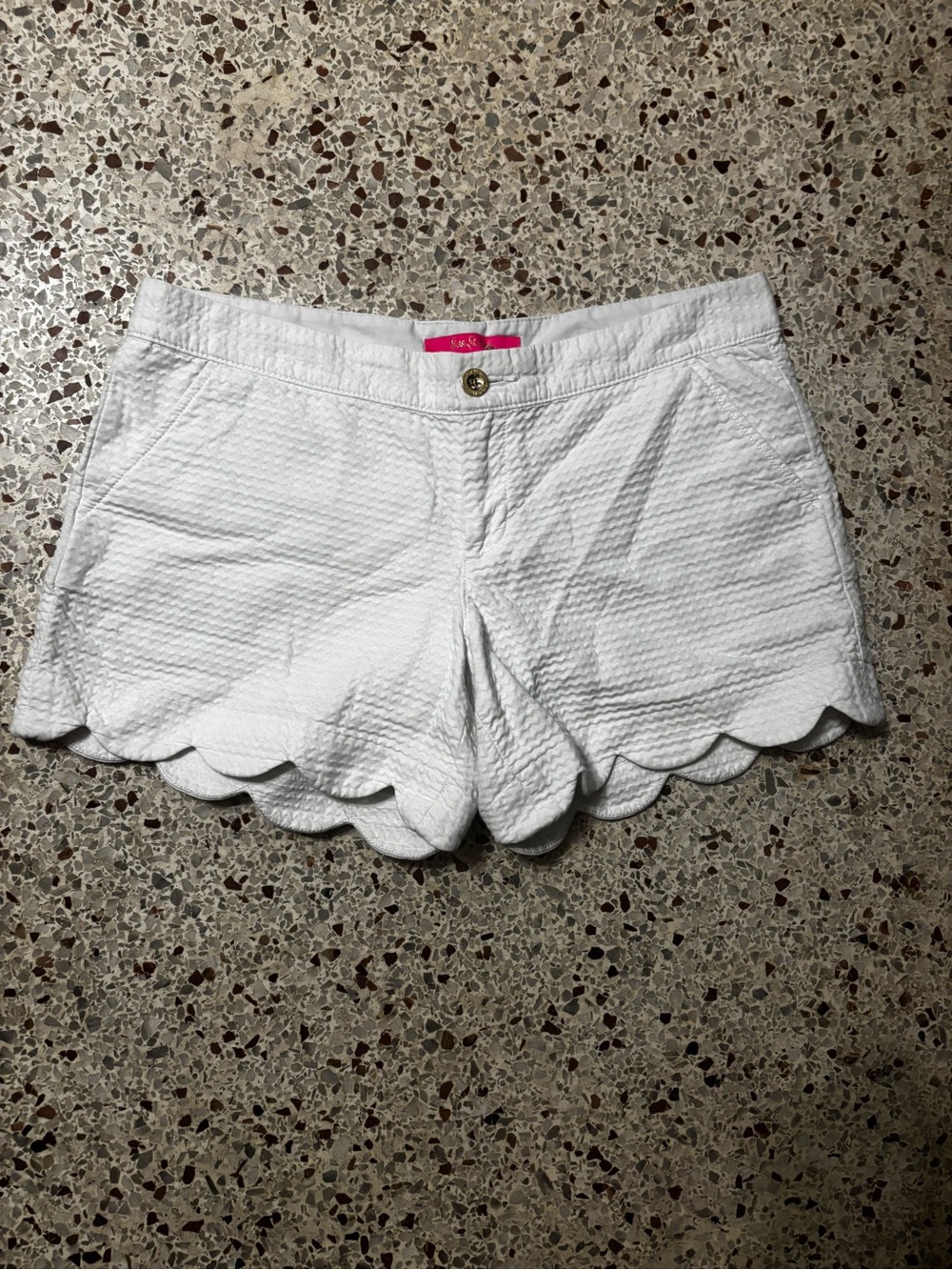 White Lilly Pulitzer buttercup scallop hen short sozs 4